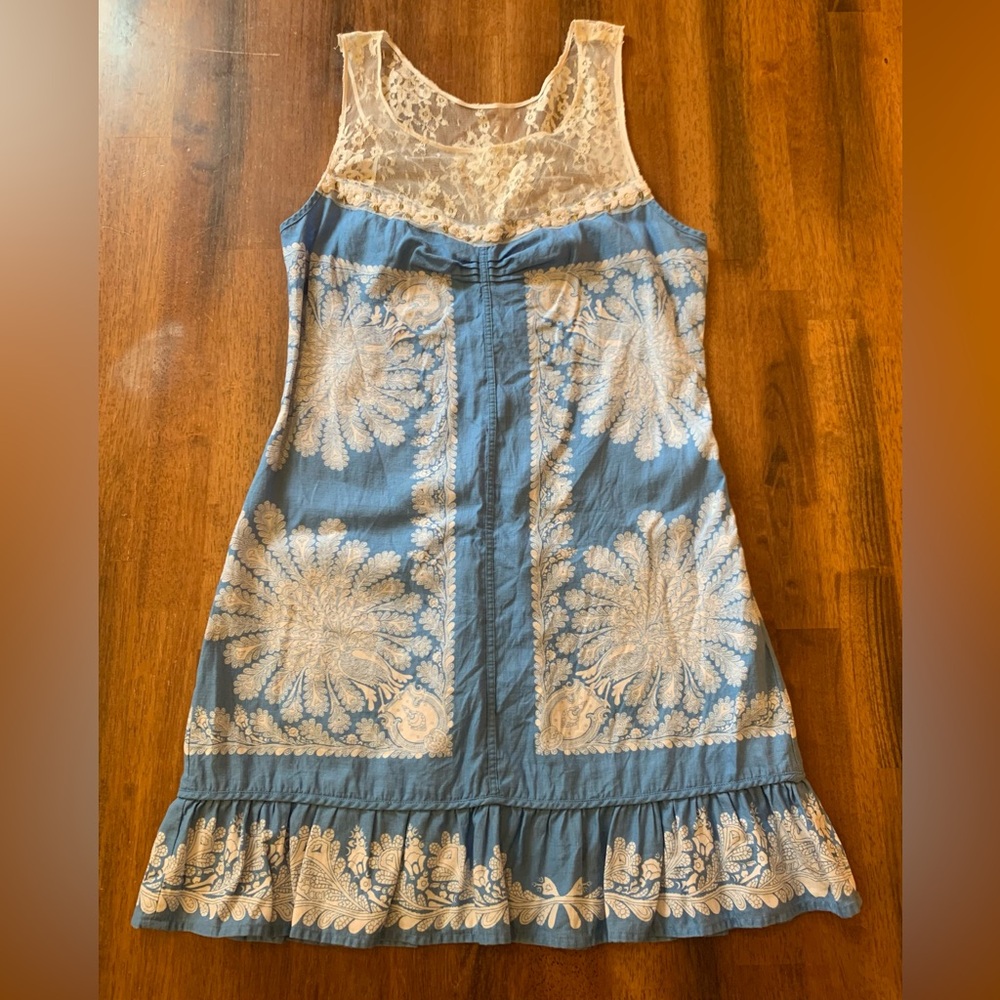Free People linen blend, lace,crochet,blue/white, ruffle hem mini dress. Size 10